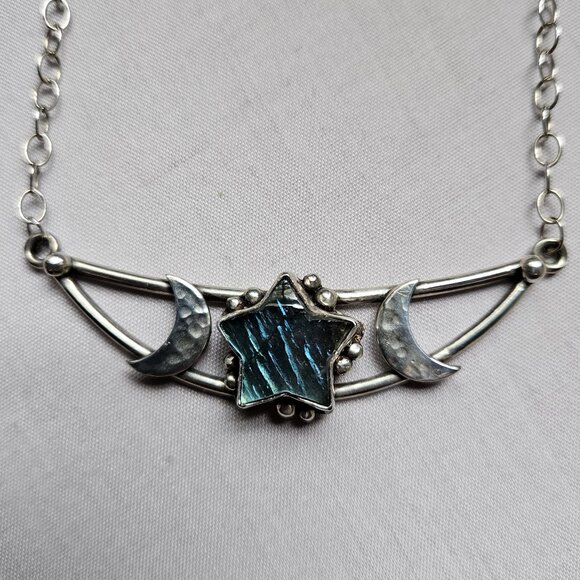 Flashy Labradorite Star Necklace